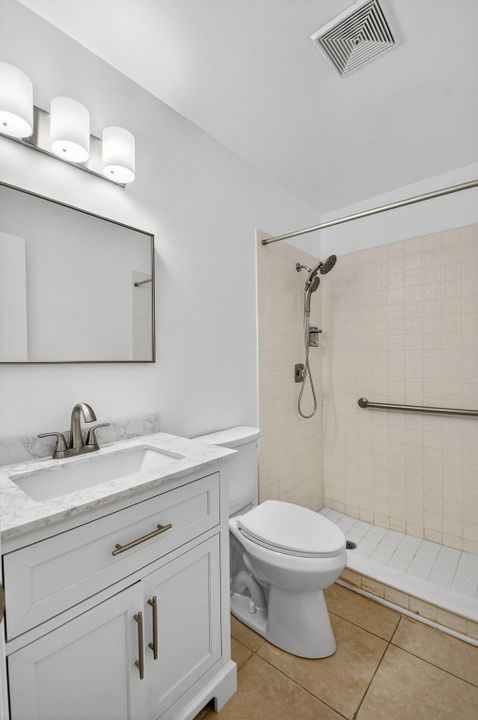 合同活跃: $2,000 (3 贝兹, 2 浴室, 1298 平方英尺)