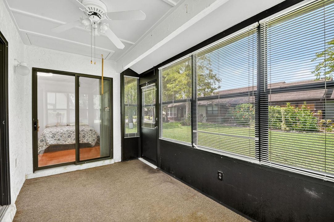 合同活跃: $2,000 (3 贝兹, 2 浴室, 1298 平方英尺)