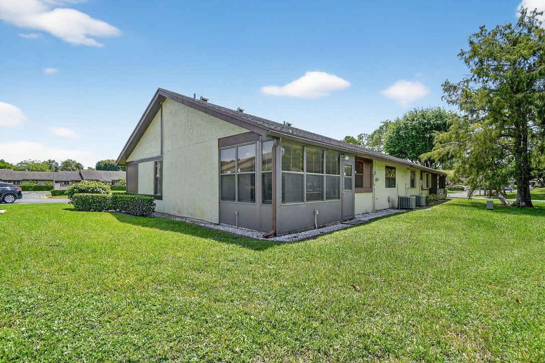 合同活跃: $2,000 (3 贝兹, 2 浴室, 1298 平方英尺)