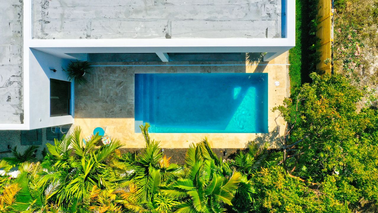 合同活跃: $12,500 (4 贝兹, 4 浴室, 2721 平方英尺)