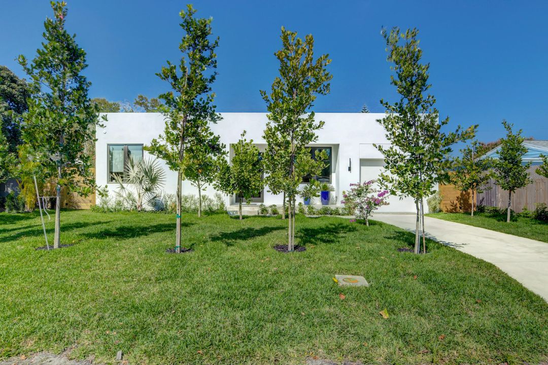 合同活跃: $12,500 (4 贝兹, 4 浴室, 2721 平方英尺)