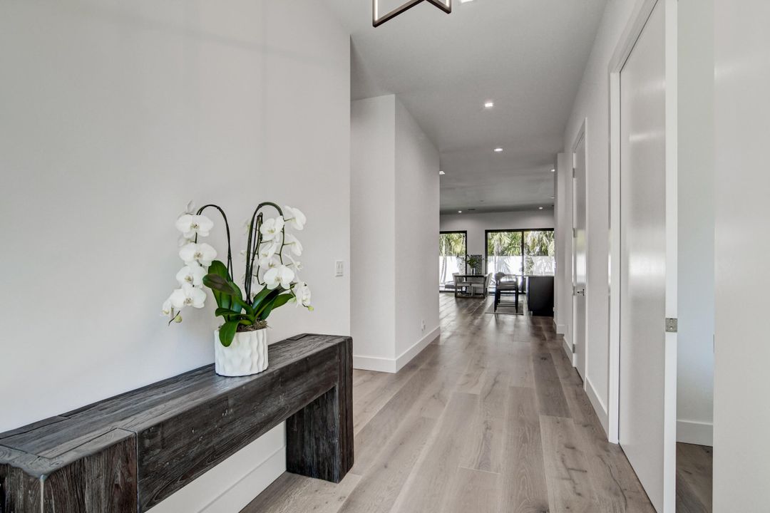 合同活跃: $12,500 (4 贝兹, 4 浴室, 2721 平方英尺)