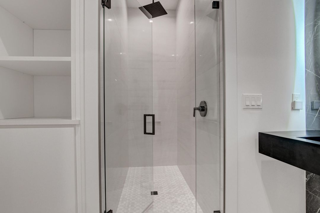 合同活跃: $12,500 (4 贝兹, 4 浴室, 2721 平方英尺)