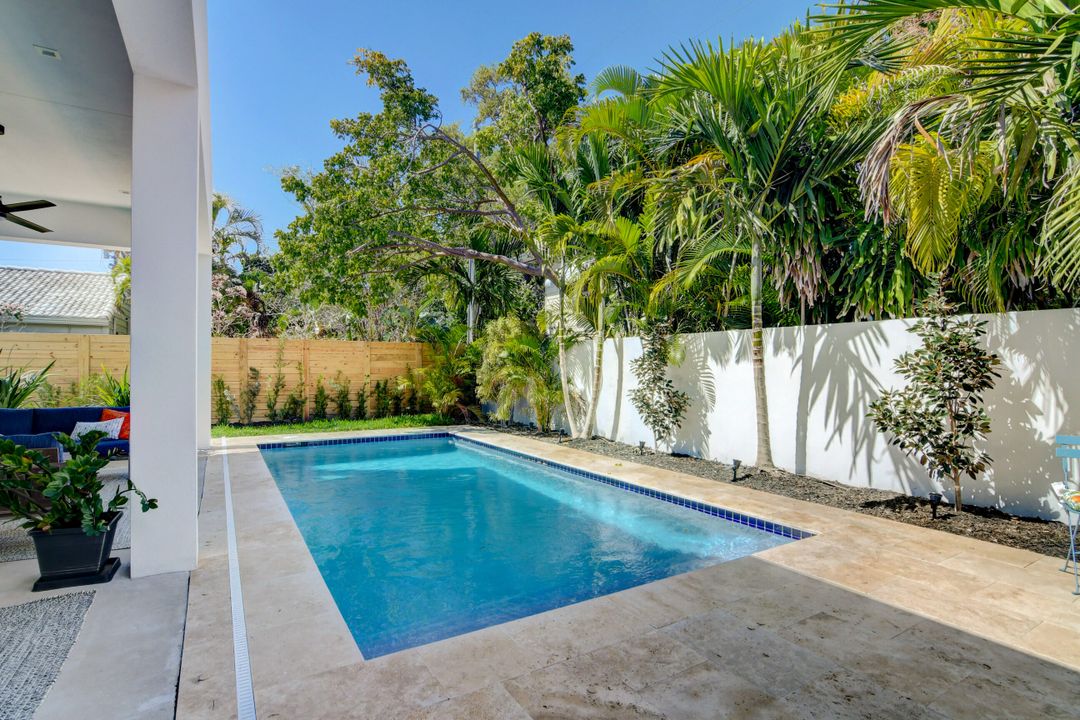 合同活跃: $12,500 (4 贝兹, 4 浴室, 2721 平方英尺)