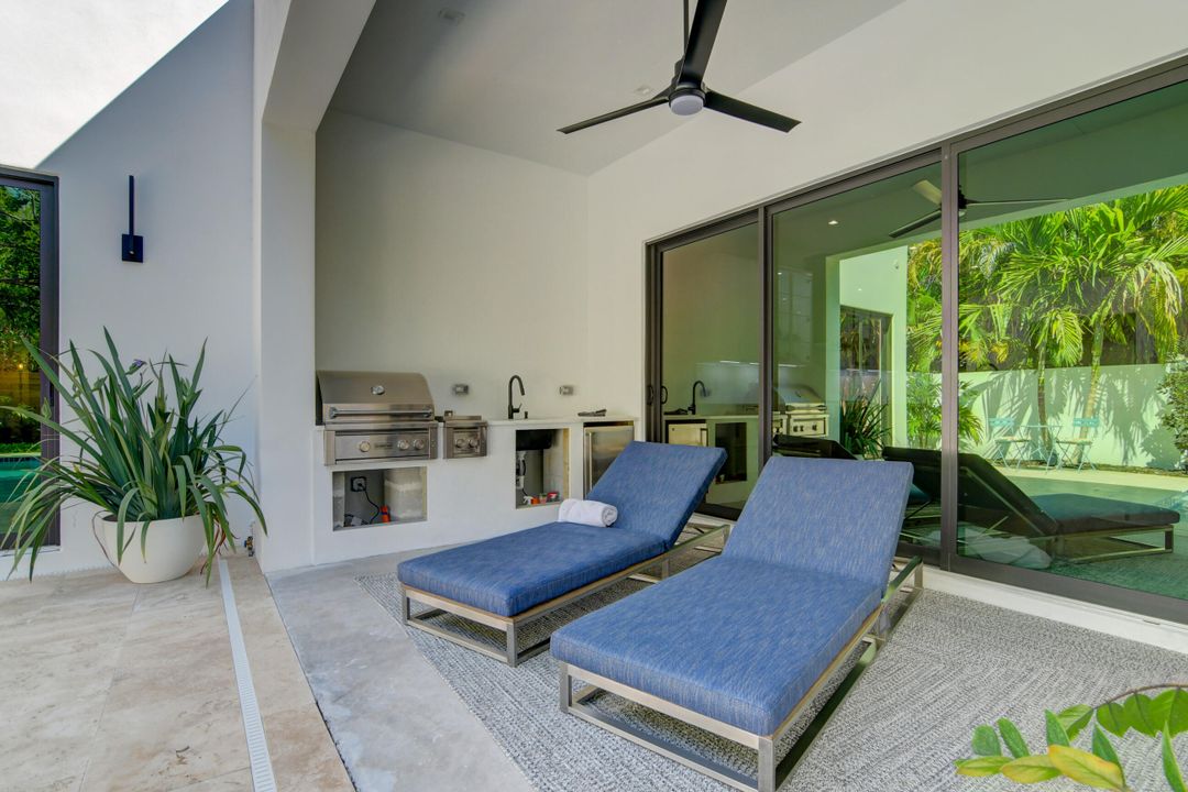 合同活跃: $12,500 (4 贝兹, 4 浴室, 2721 平方英尺)