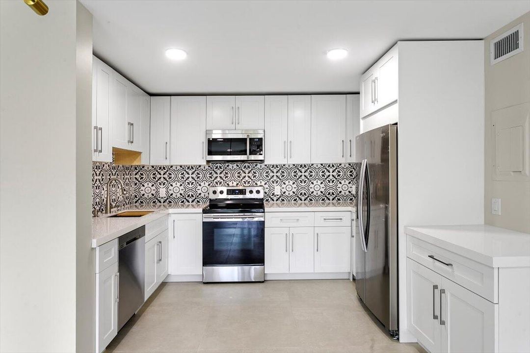 For Sale: $239,000 (2 beds, 2 baths, 1024 Square Feet)