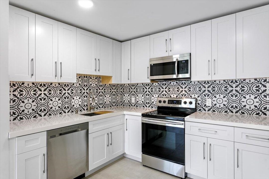 For Sale: $239,000 (2 beds, 2 baths, 1024 Square Feet)