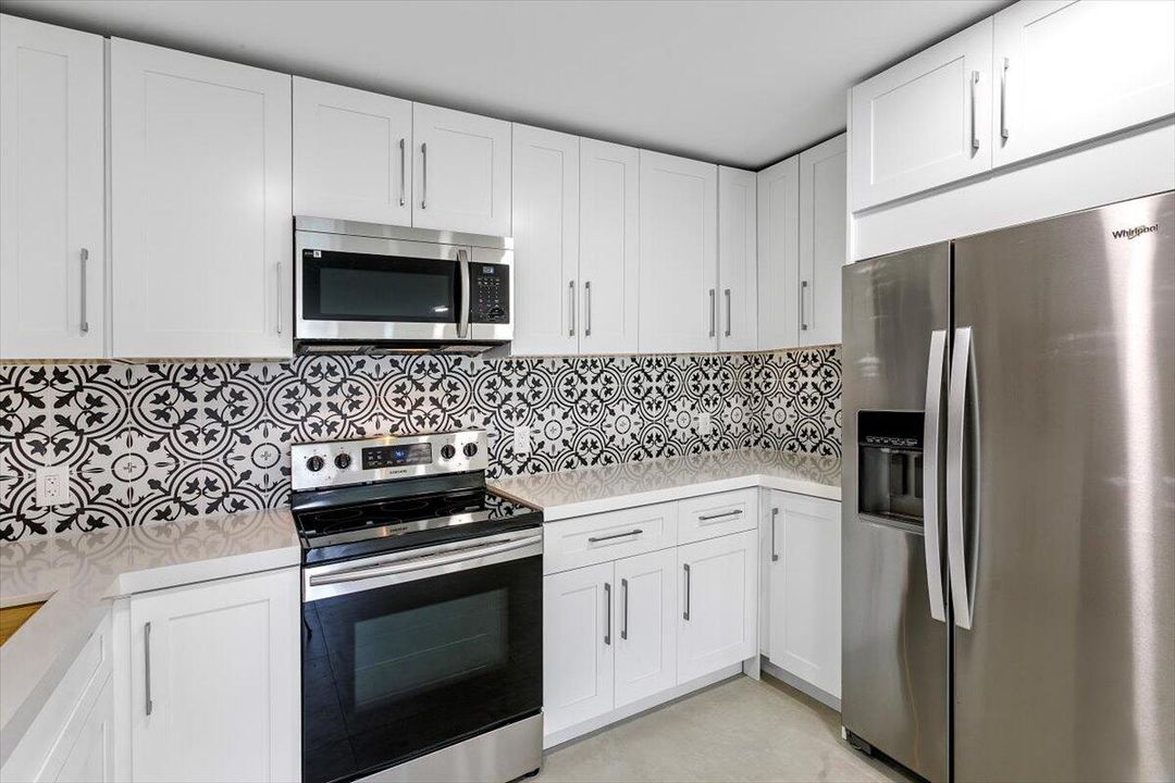 For Sale: $239,000 (2 beds, 2 baths, 1024 Square Feet)