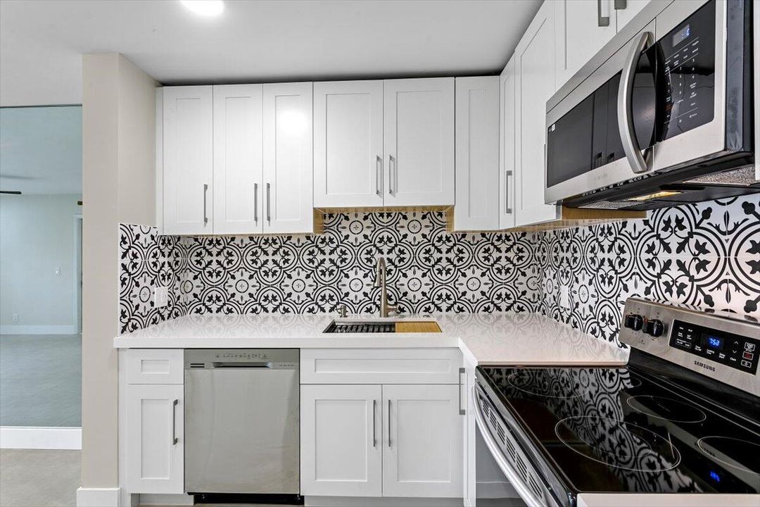 For Sale: $239,000 (2 beds, 2 baths, 1024 Square Feet)