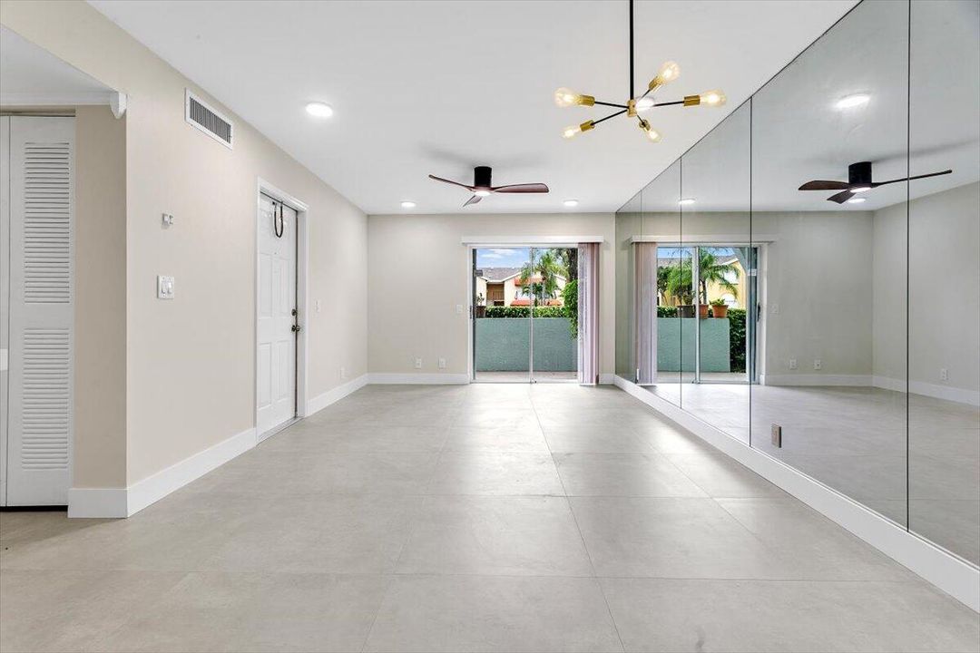 For Sale: $239,000 (2 beds, 2 baths, 1024 Square Feet)