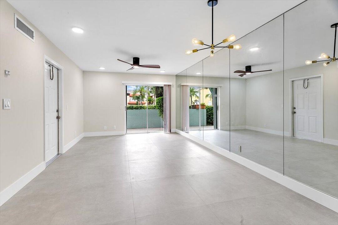 For Sale: $239,000 (2 beds, 2 baths, 1024 Square Feet)