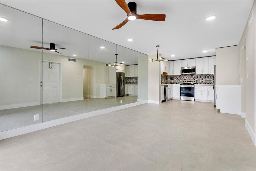 For Sale: $239,000 (2 beds, 2 baths, 1024 Square Feet)