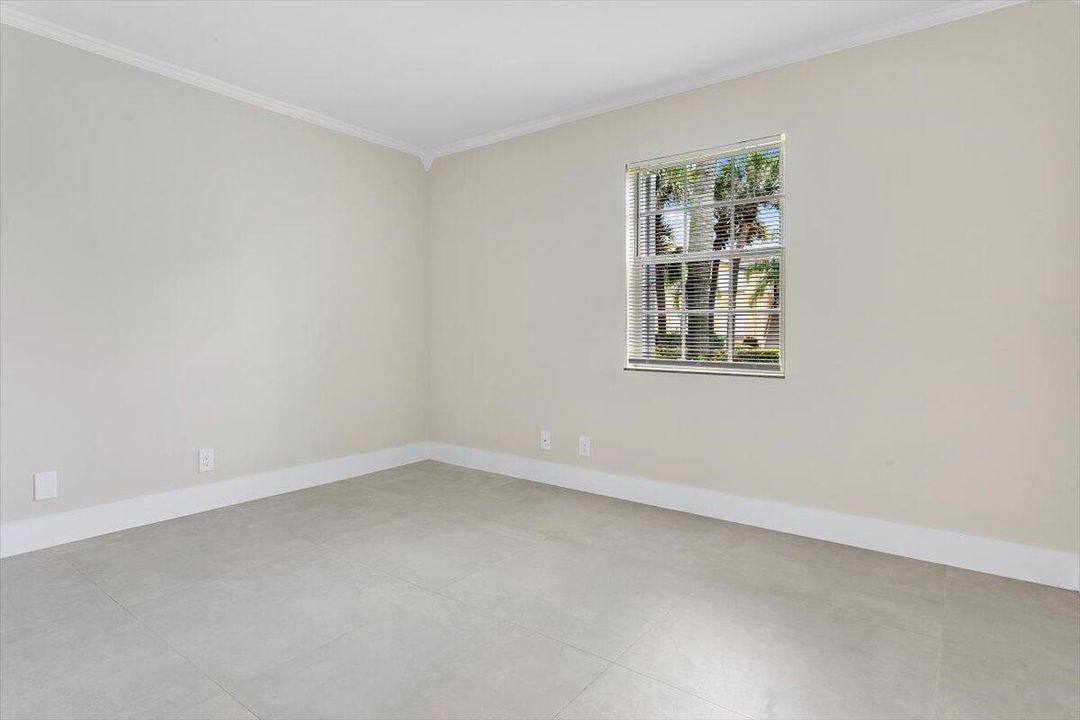 For Sale: $239,000 (2 beds, 2 baths, 1024 Square Feet)