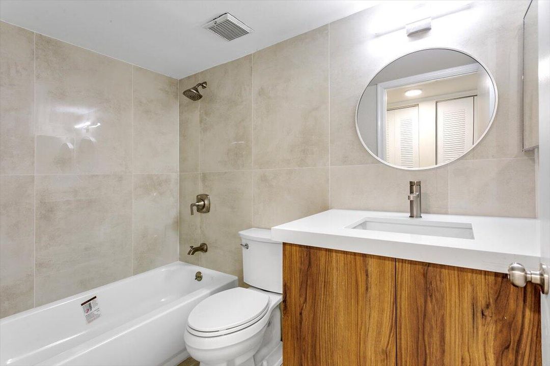 For Sale: $239,000 (2 beds, 2 baths, 1024 Square Feet)