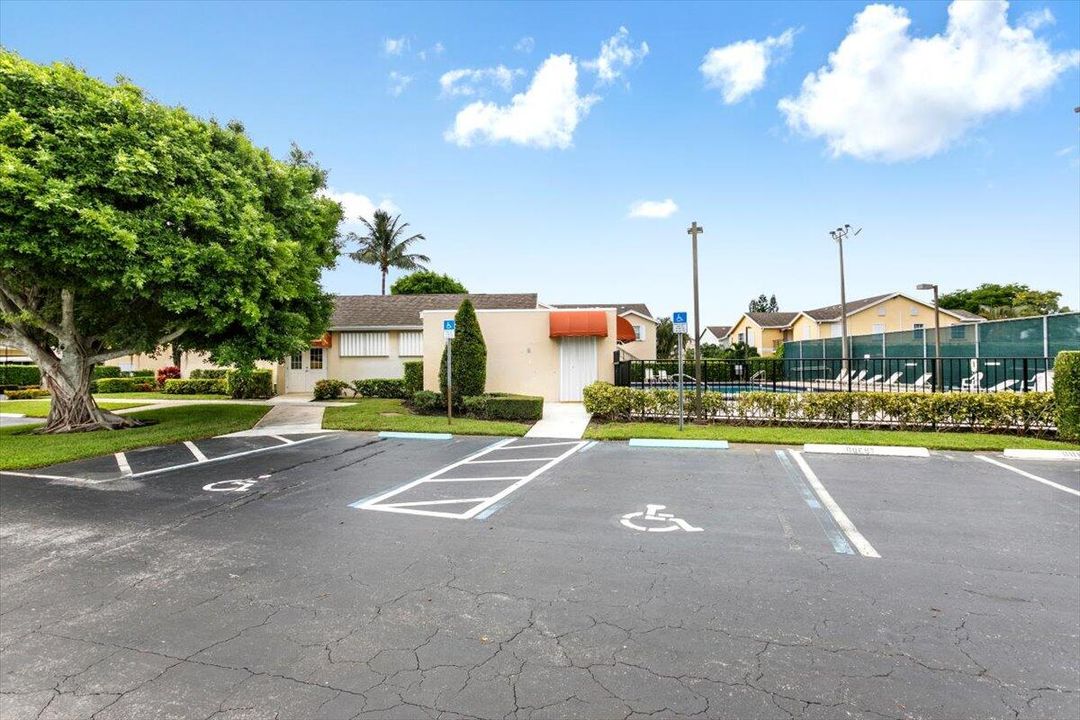 For Sale: $239,000 (2 beds, 2 baths, 1024 Square Feet)