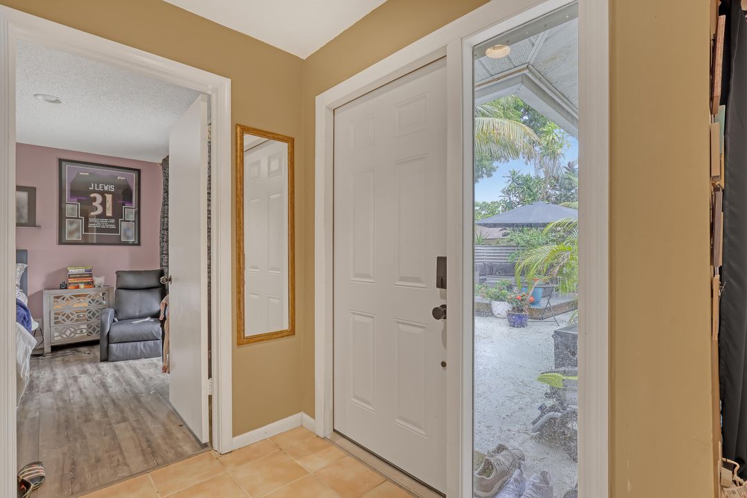 待售: $253,000 (2 贝兹, 2 浴室, 1243 平方英尺)