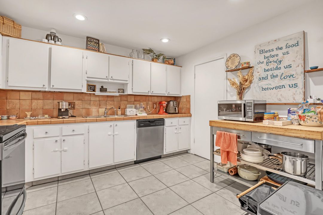 待售: $253,000 (2 贝兹, 2 浴室, 1243 平方英尺)