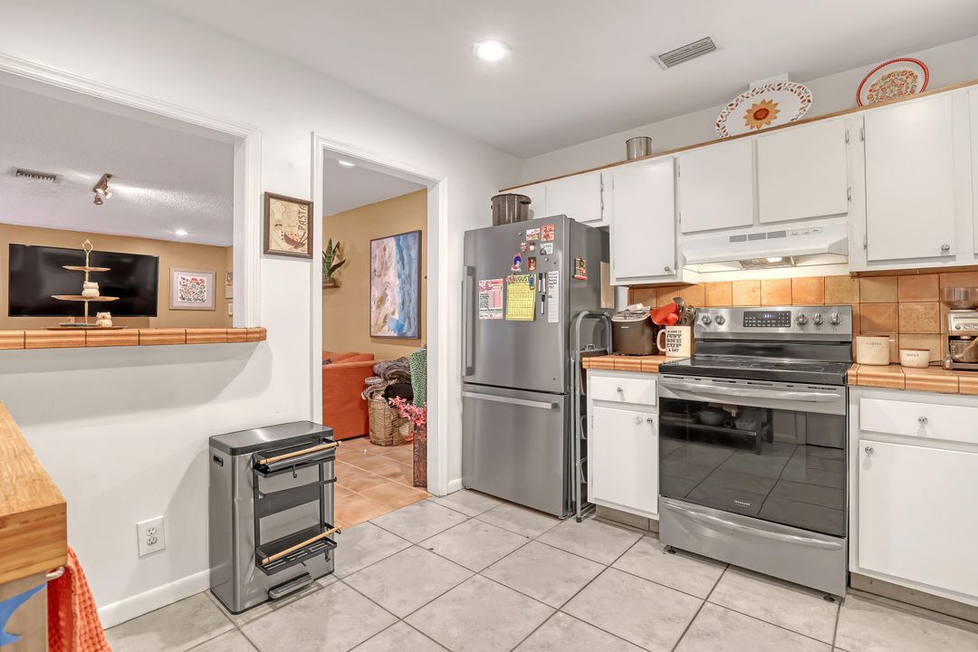 待售: $253,000 (2 贝兹, 2 浴室, 1243 平方英尺)