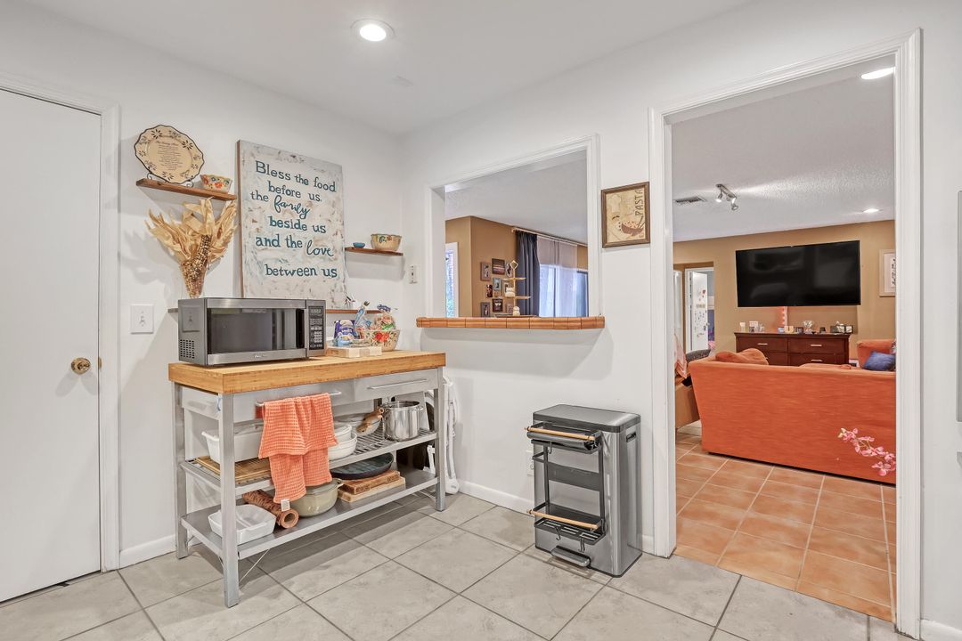 待售: $253,000 (2 贝兹, 2 浴室, 1243 平方英尺)