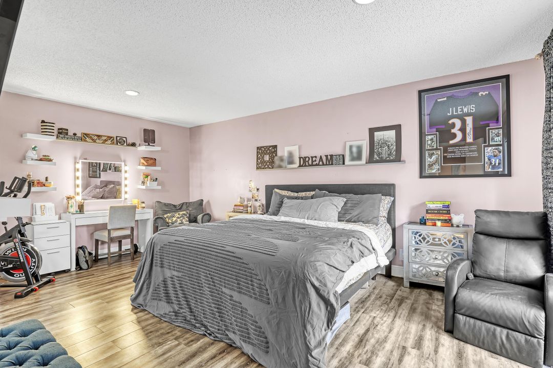 待售: $253,000 (2 贝兹, 2 浴室, 1243 平方英尺)