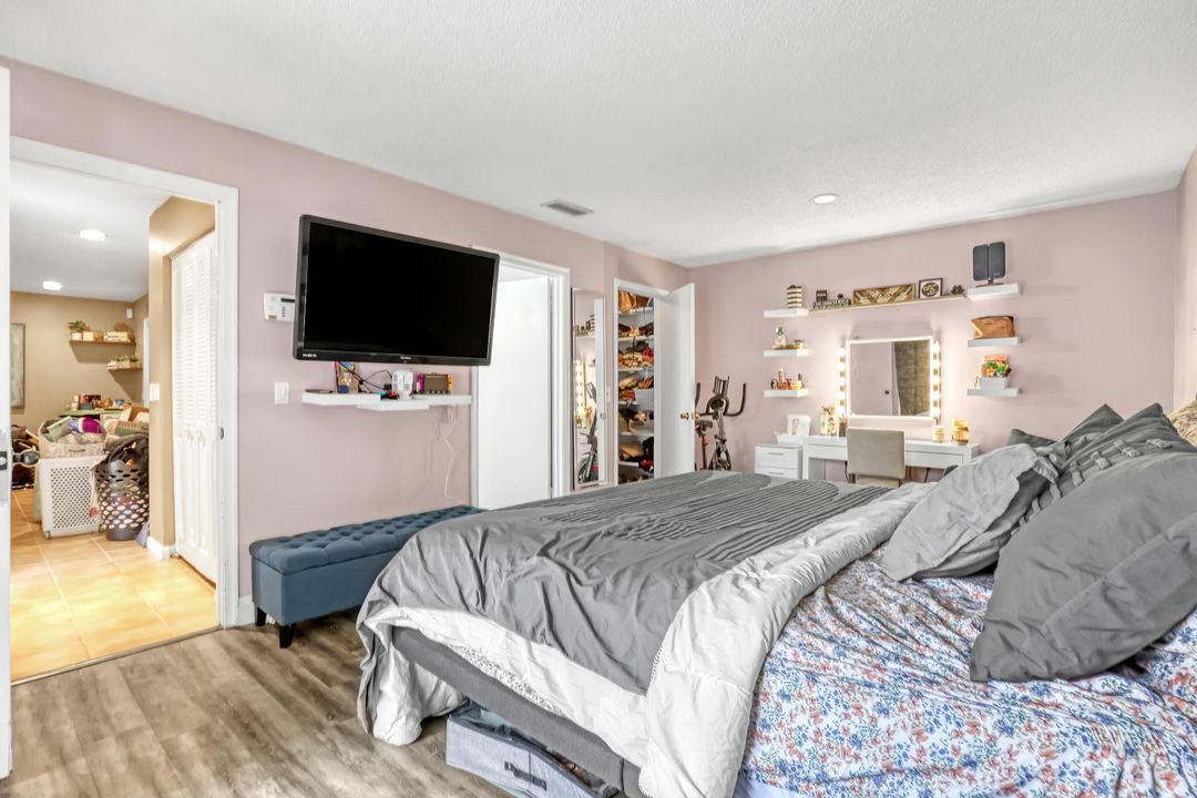 待售: $253,000 (2 贝兹, 2 浴室, 1243 平方英尺)