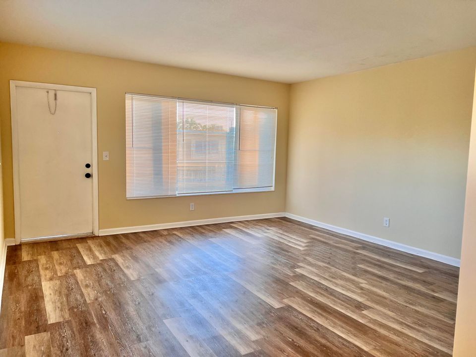 Recientemente alquilado: $1,550 (1 camas, 1 baños, 615 Pies cuadrados)