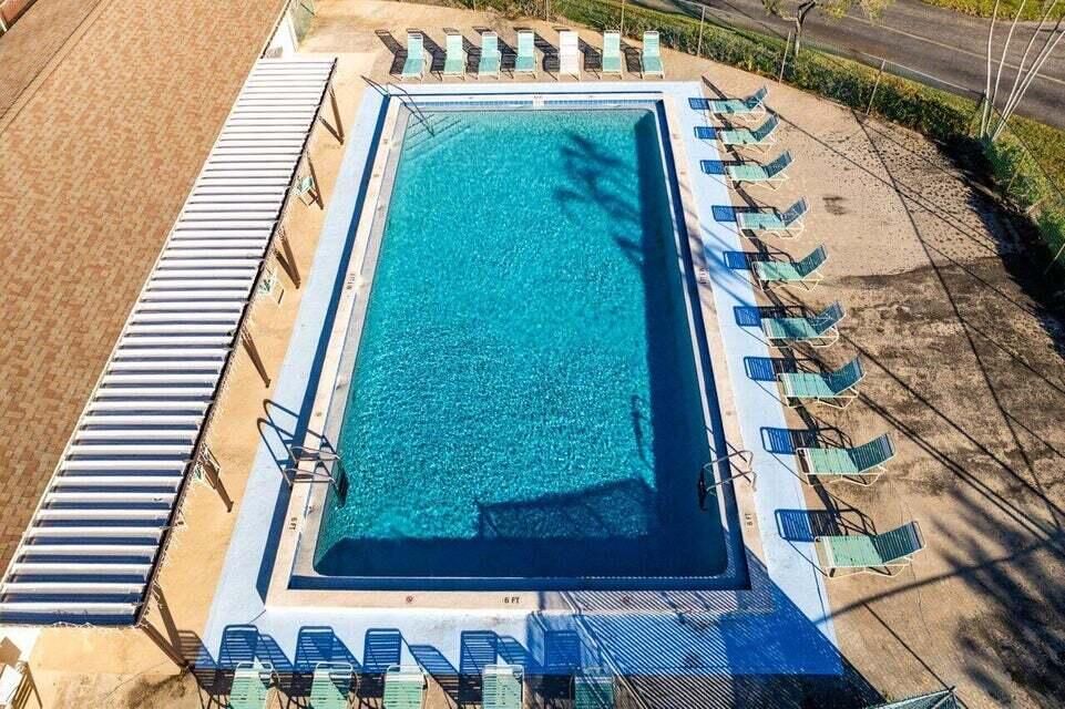 待售: $253,000 (2 贝兹, 2 浴室, 1243 平方英尺)