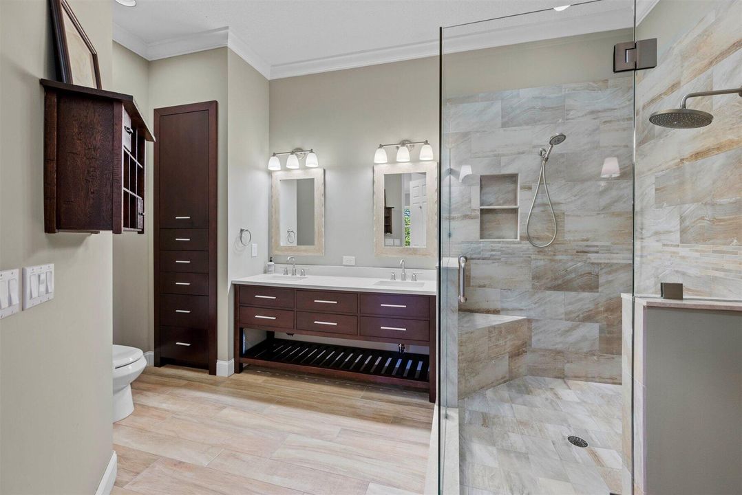 Activo con contrato: $1,295,000 (3 camas, 3 baños, 1996 Pies cuadrados)