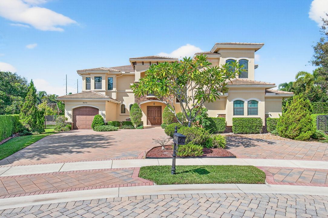 For Sale: $2,300,000 (6 beds, 5 baths, 5790 Square Feet)