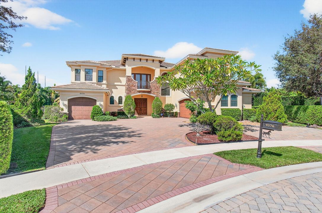 For Sale: $2,300,000 (6 beds, 5 baths, 5790 Square Feet)