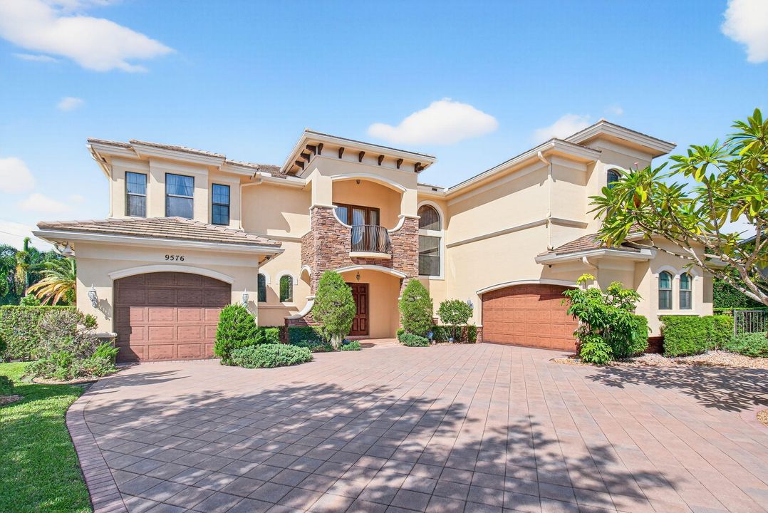 For Sale: $2,300,000 (6 beds, 5 baths, 5790 Square Feet)