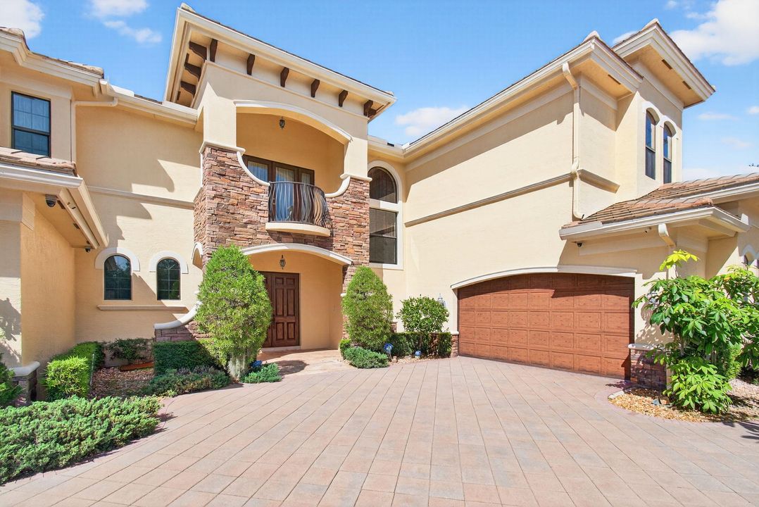 For Sale: $2,300,000 (6 beds, 5 baths, 5790 Square Feet)