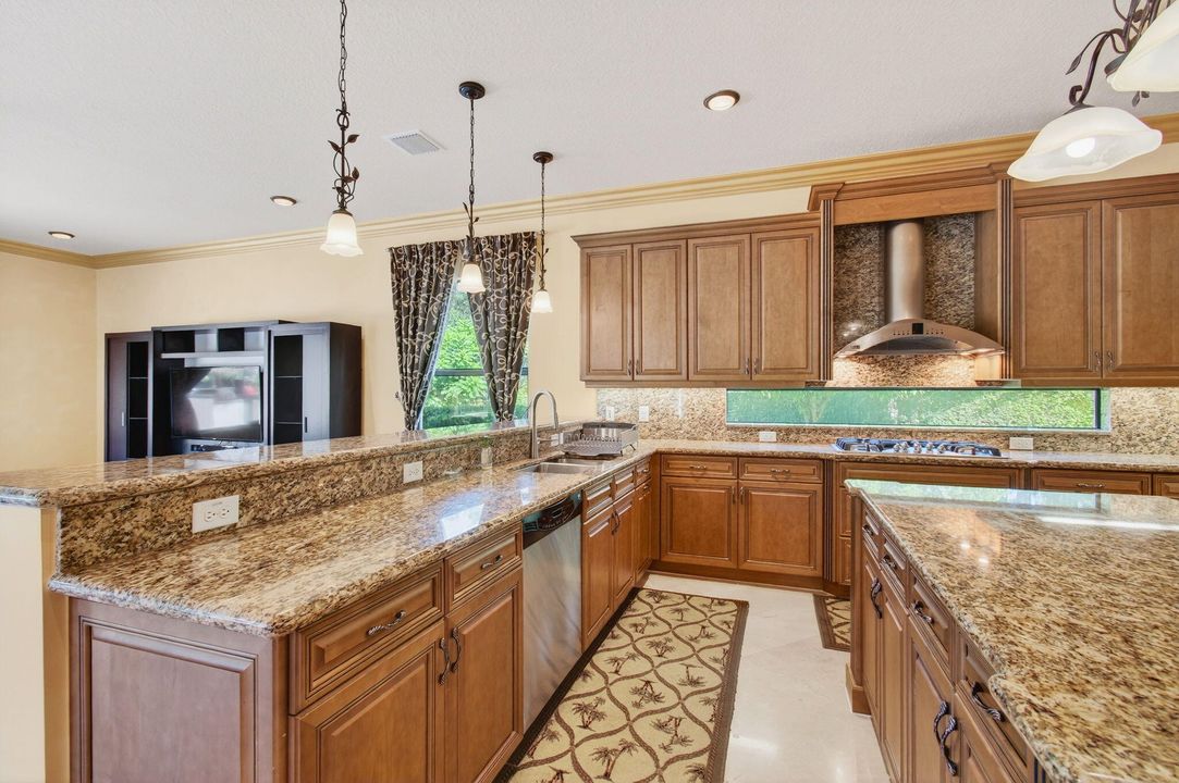 For Sale: $2,300,000 (6 beds, 5 baths, 5790 Square Feet)