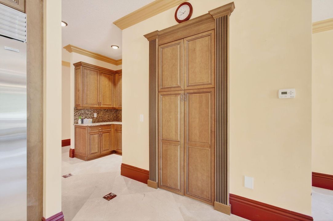 For Sale: $2,300,000 (6 beds, 5 baths, 5790 Square Feet)