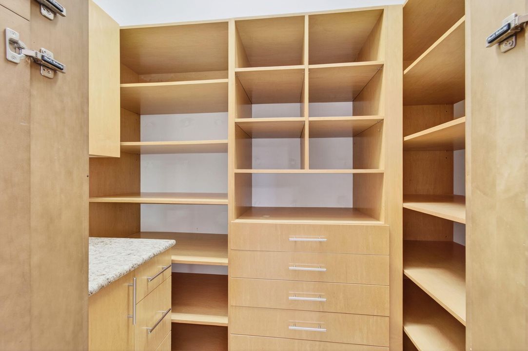 For Sale: $2,300,000 (6 beds, 5 baths, 5790 Square Feet)