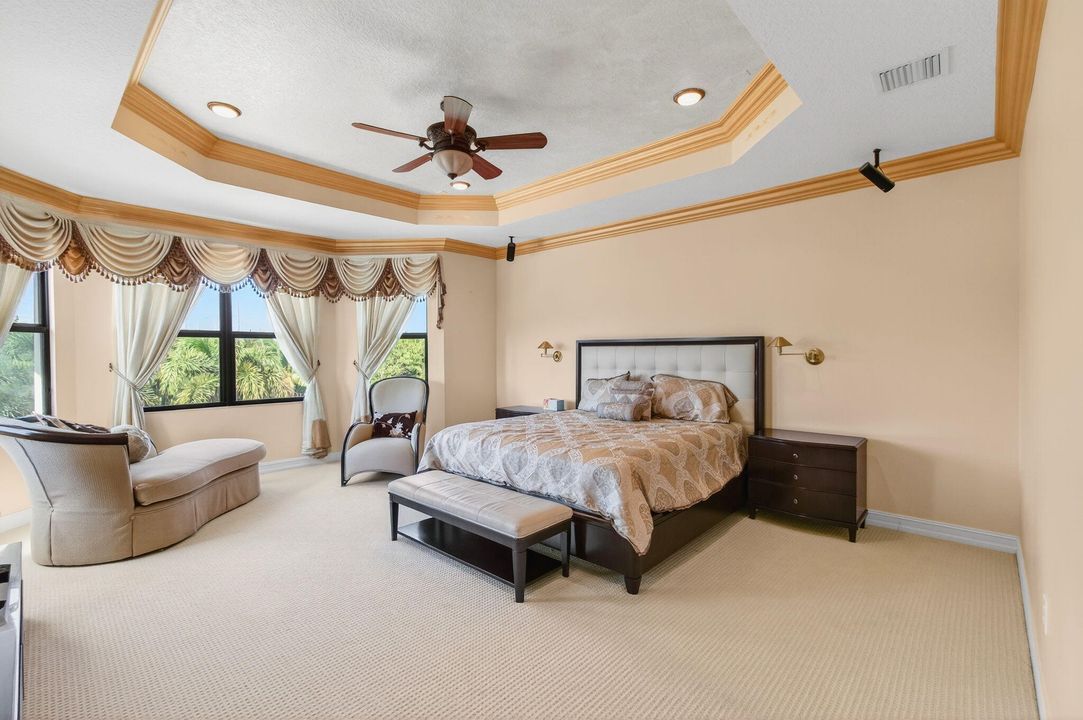 For Sale: $2,300,000 (6 beds, 5 baths, 5790 Square Feet)