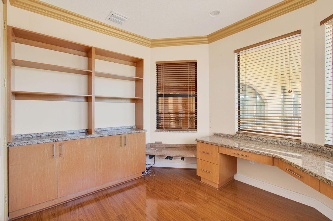 For Sale: $2,300,000 (6 beds, 5 baths, 5790 Square Feet)