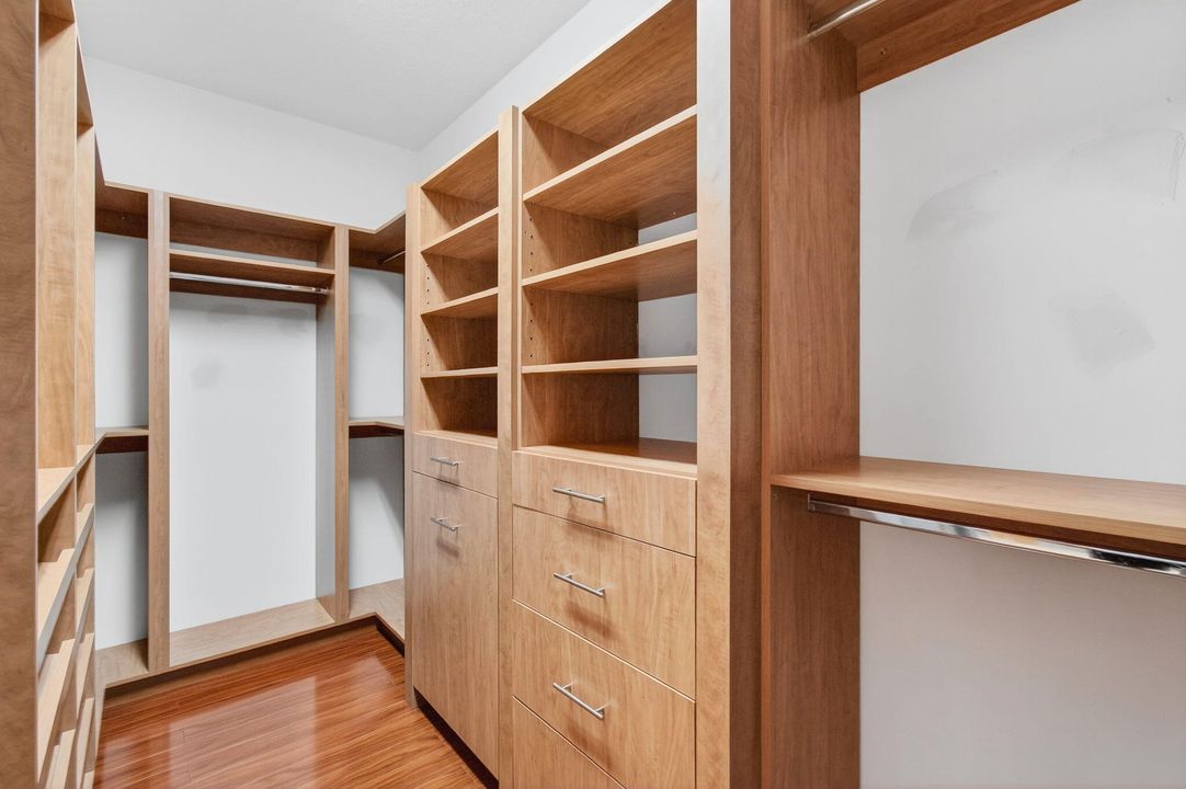 For Sale: $2,300,000 (6 beds, 5 baths, 5790 Square Feet)