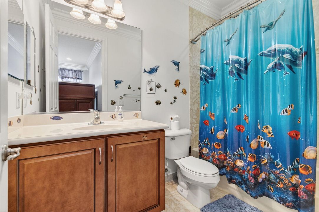 For Sale: $2,300,000 (6 beds, 5 baths, 5790 Square Feet)