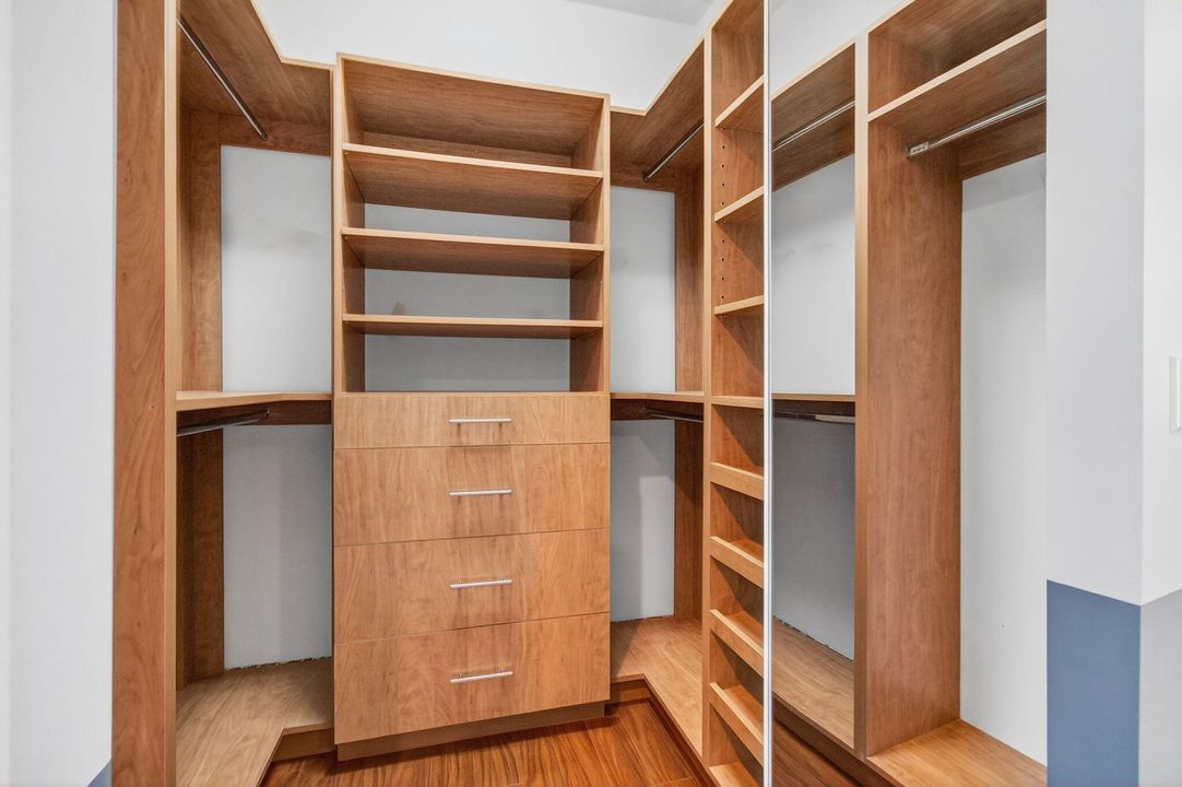 For Sale: $2,300,000 (6 beds, 5 baths, 5790 Square Feet)