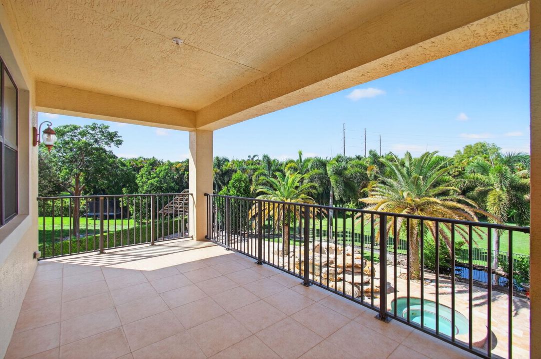 For Sale: $2,300,000 (6 beds, 5 baths, 5790 Square Feet)