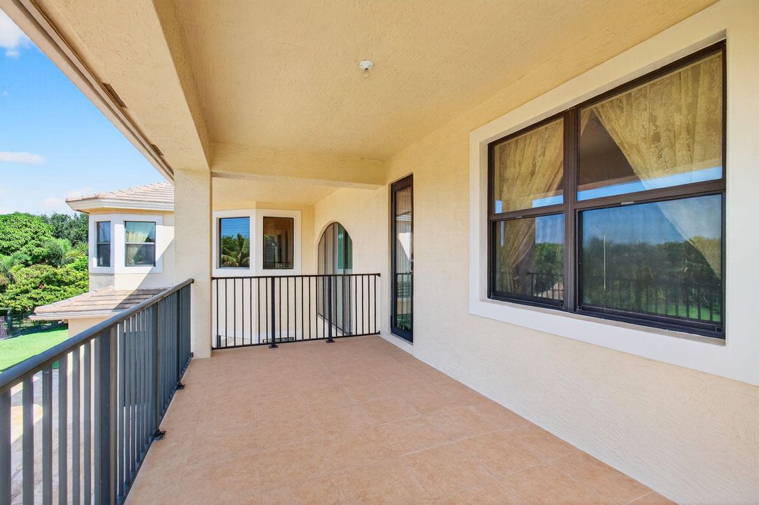 For Sale: $2,300,000 (6 beds, 5 baths, 5790 Square Feet)