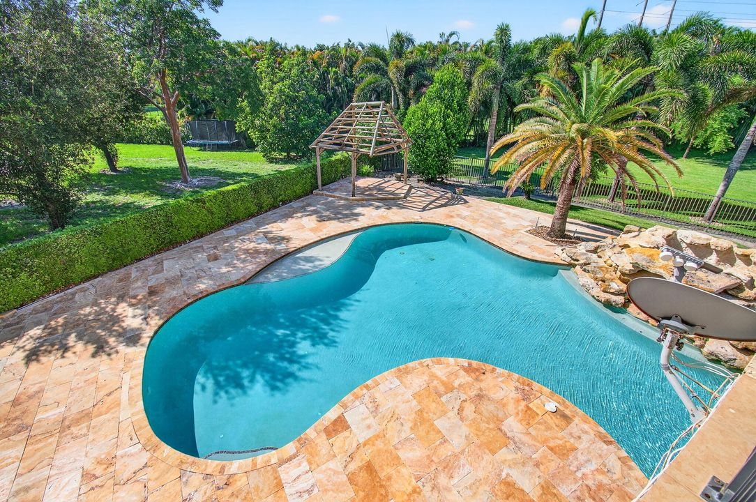 For Sale: $2,300,000 (6 beds, 5 baths, 5790 Square Feet)