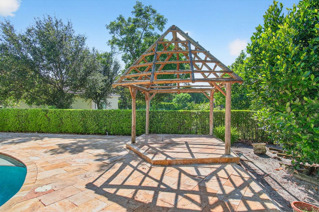 For Sale: $2,300,000 (6 beds, 5 baths, 5790 Square Feet)