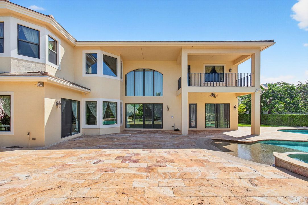 For Sale: $2,300,000 (6 beds, 5 baths, 5790 Square Feet)