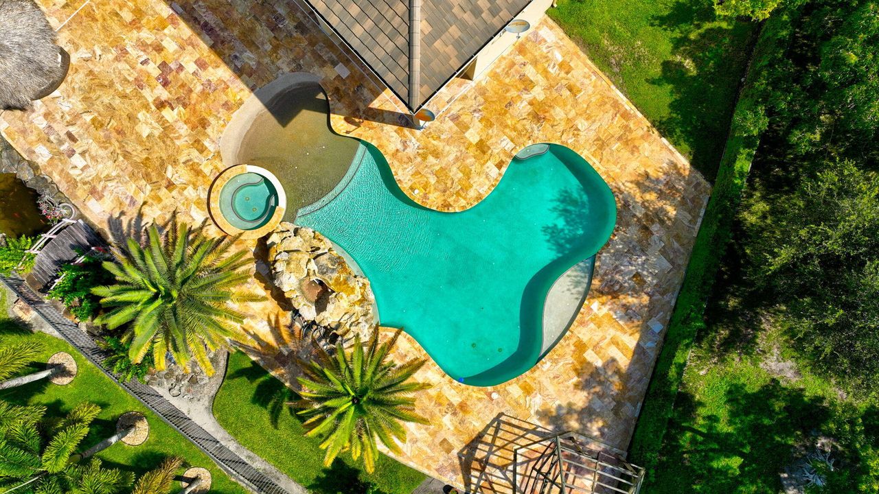 For Sale: $2,300,000 (6 beds, 5 baths, 5790 Square Feet)