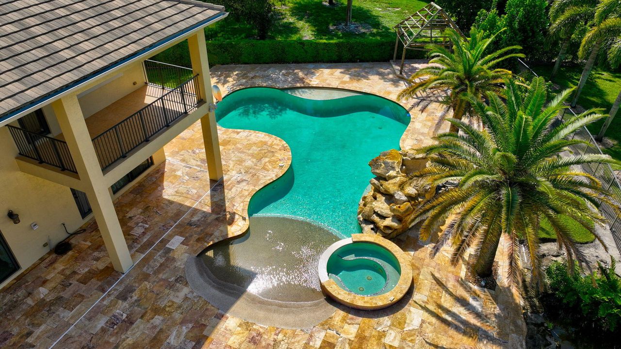 For Sale: $2,300,000 (6 beds, 5 baths, 5790 Square Feet)