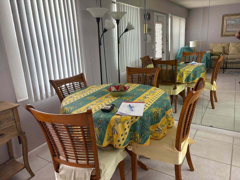 待售: $109,500 (2 贝兹, 1 浴室, 835 平方英尺)