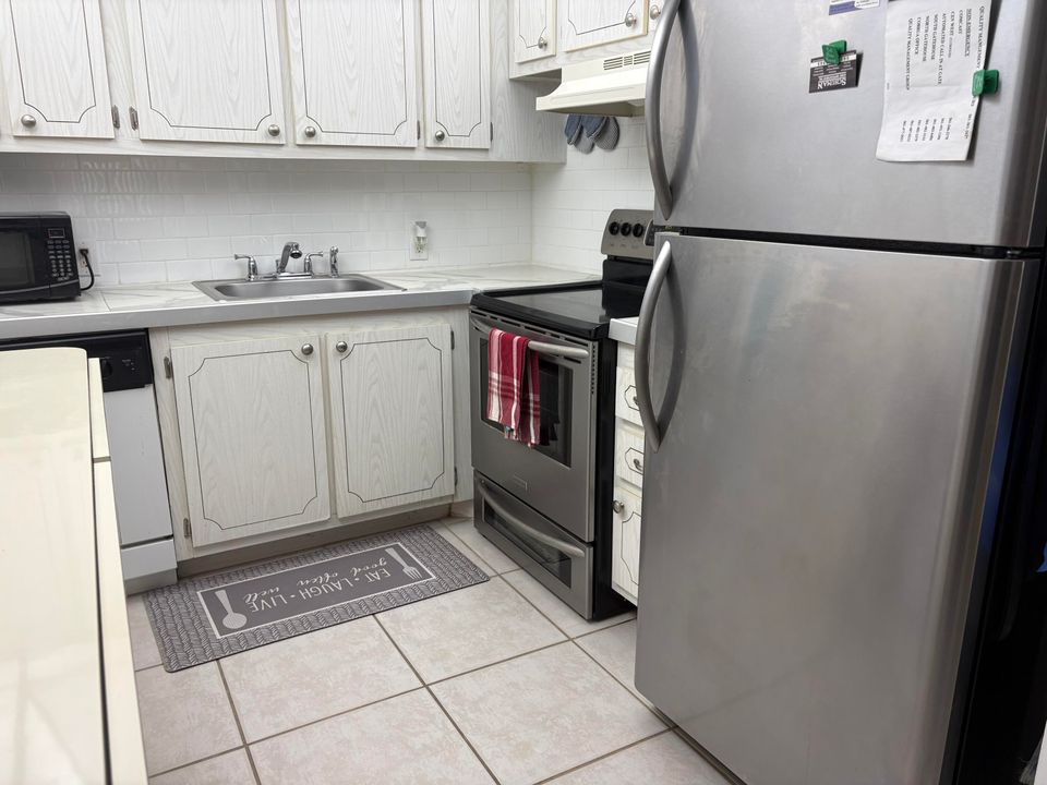 待售: $109,500 (2 贝兹, 1 浴室, 835 平方英尺)