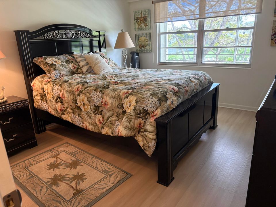 待售: $109,500 (2 贝兹, 1 浴室, 835 平方英尺)